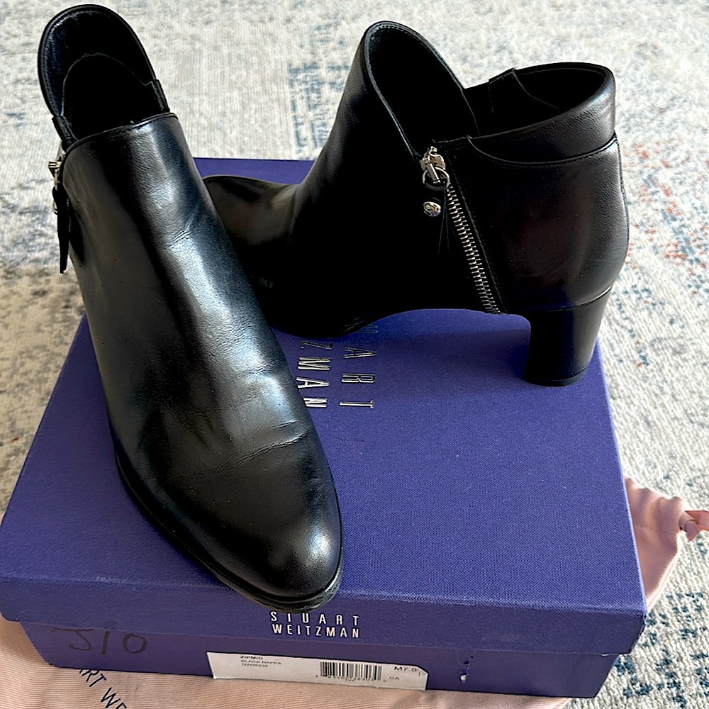 Stuart Weitzman women’s black nappa bootie size 7.5